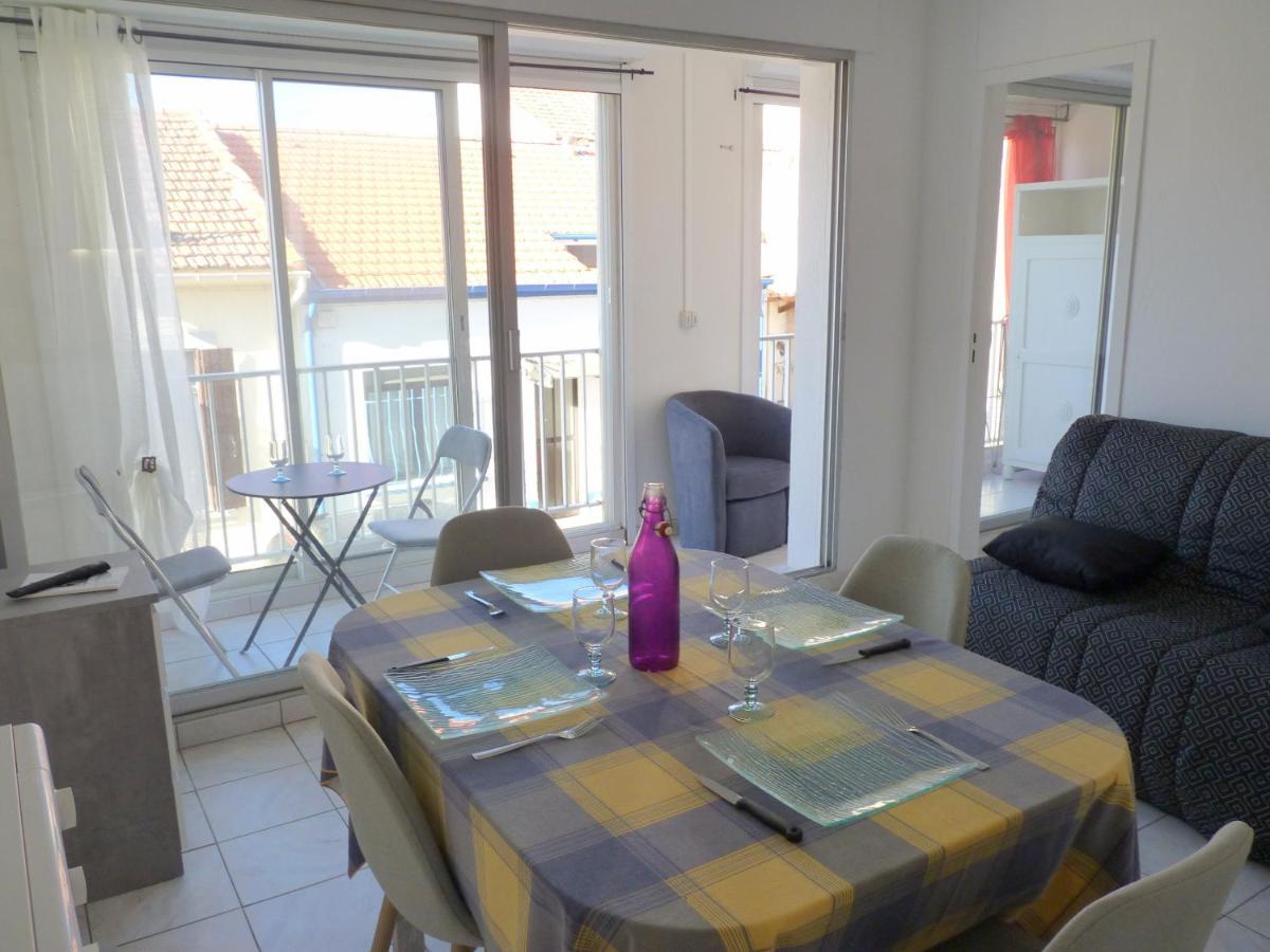 Sol-y-days Vidourle: Riverside Comfort With Parking Near Boucanet Le Grau-du-Roi