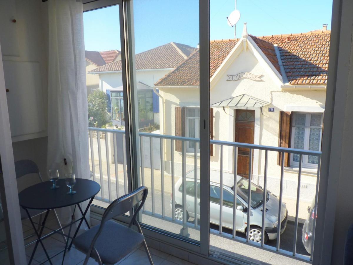 Sol-y-days Vidourle: Riverside Comfort With Parking Near Boucanet Apartment *