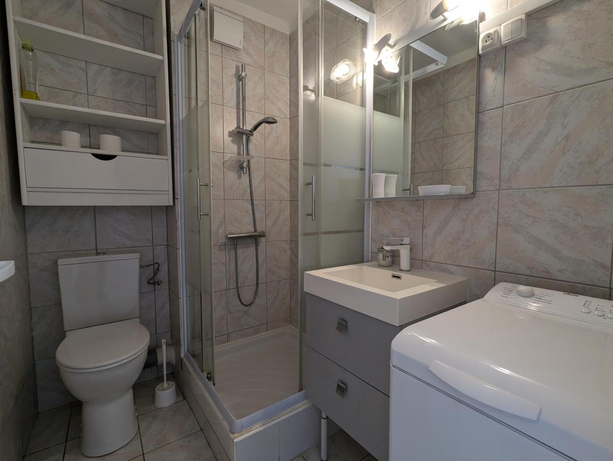 Sol-y-days Vidourle: Riverside Comfort With Parking Near Boucanet Le Grau-du-Roi