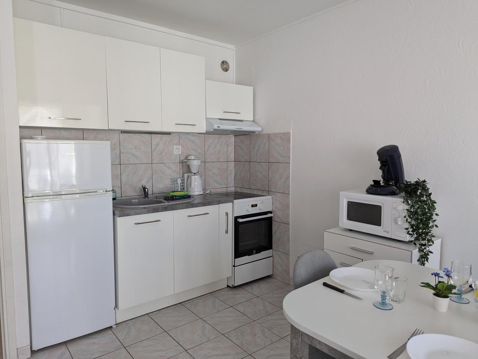 Sol-y-days Vidourle: Riverside Comfort With Parking Near Boucanet