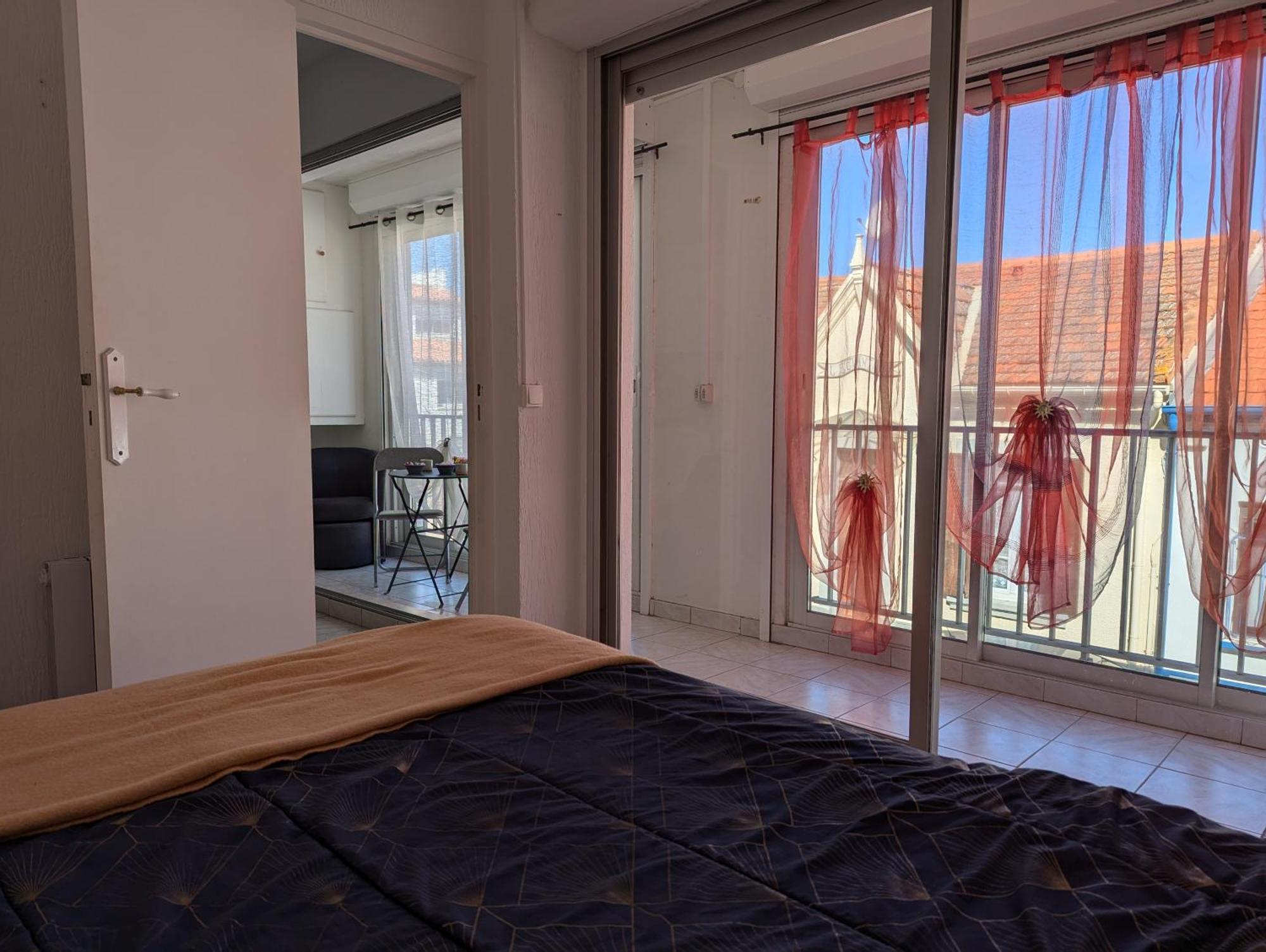Sol-y-days Vidourle: Riverside Comfort With Parking Near Boucanet Le Grau-du-Roi